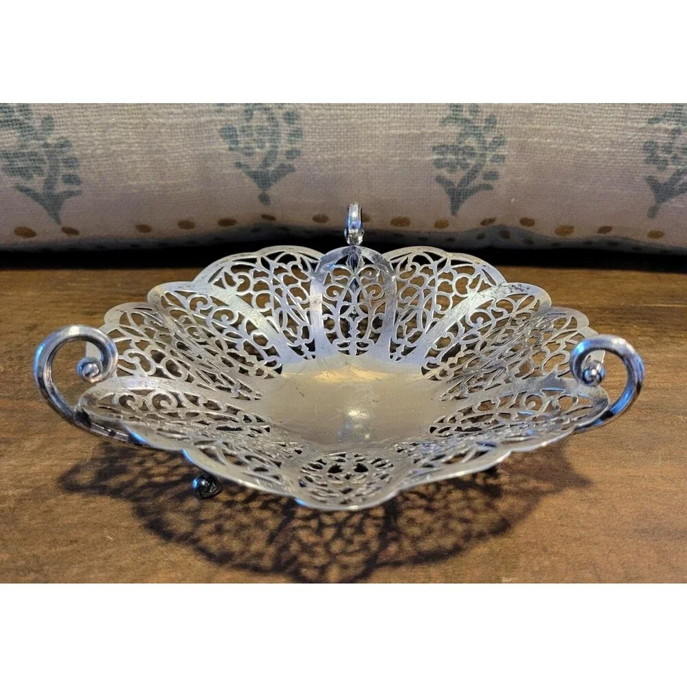 Wm Rogers Lovelace Silver Plated Tri Footed Candy Dish - EPNS 1427 - 1940's
